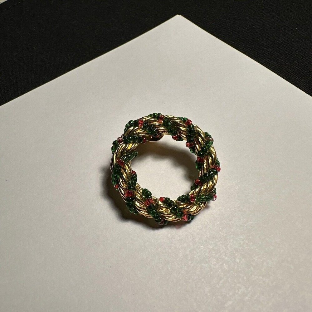 Christmas Holiday Green/Red Beaded Gold Tone Wreath Brooch Tack Pin NWOT
